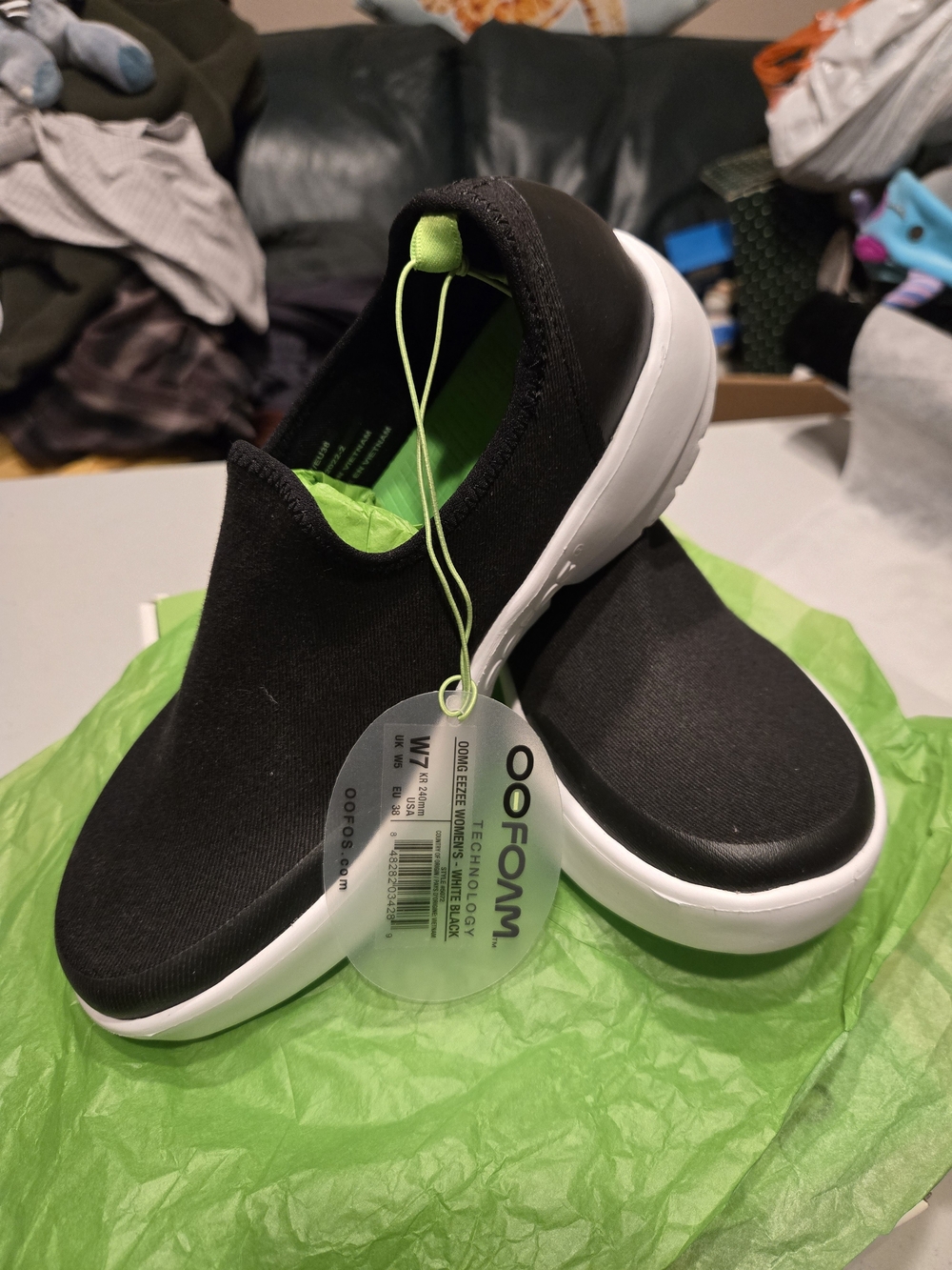 OOFOS OOMG EeZee Women’s Slip-On Low Top Sneakers Black/White Solid